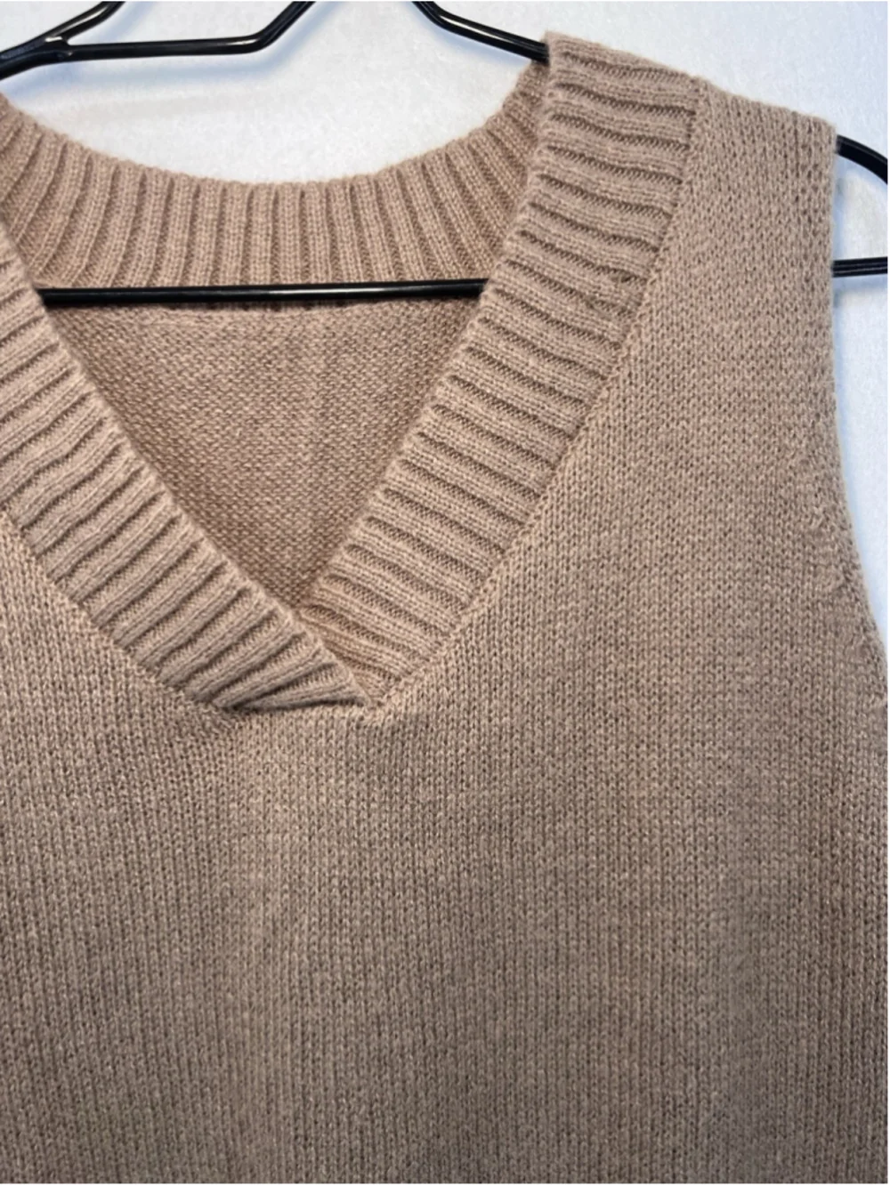 Sweater Vest V-neck Sleeveless Tan Beige Cable Knit High Low Hem No Tag Size